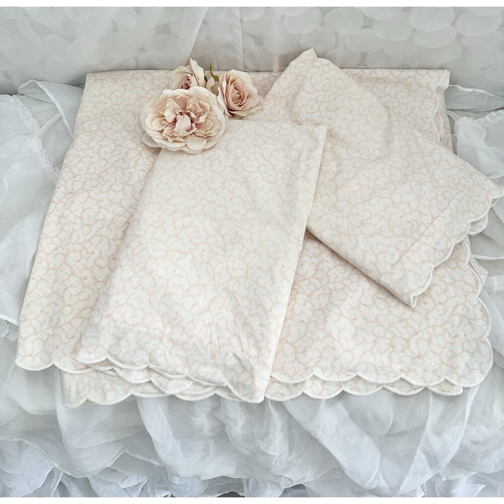 Yves Delorme QUEEN FLAT SHEET & 2 Shams Peach White Modern SCALLOPED EMBROIDERED
